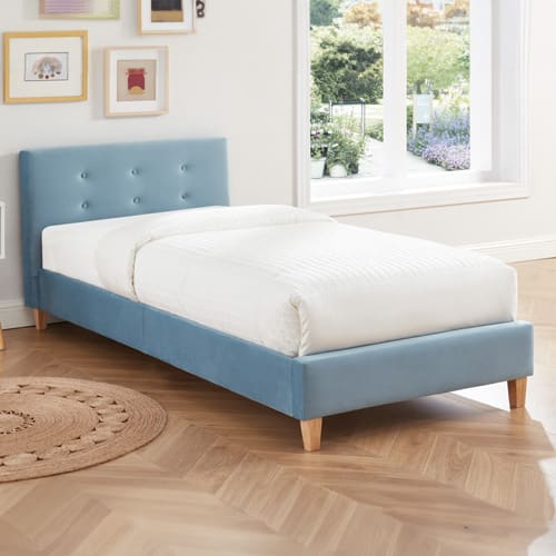 Ensemble lit enfant + matelas Memo HR avec tête de lit capitonnée en velours bleu - sommier à lattes 90x190cm - Collection Milo