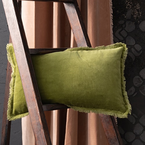 Coussin à frange en velours vert eucalyptus 30 x 50 cm - Fara