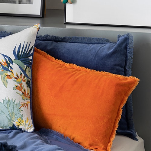Coussin à frange en velours bleu touareg 40 x 65 cm - Fara