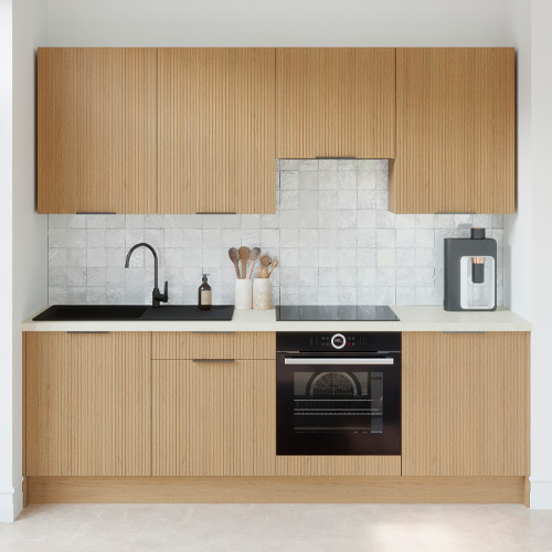 Ensemble de 8 meubles de cuisine - L. 245 cm - chêne clair cannelé - Cannele