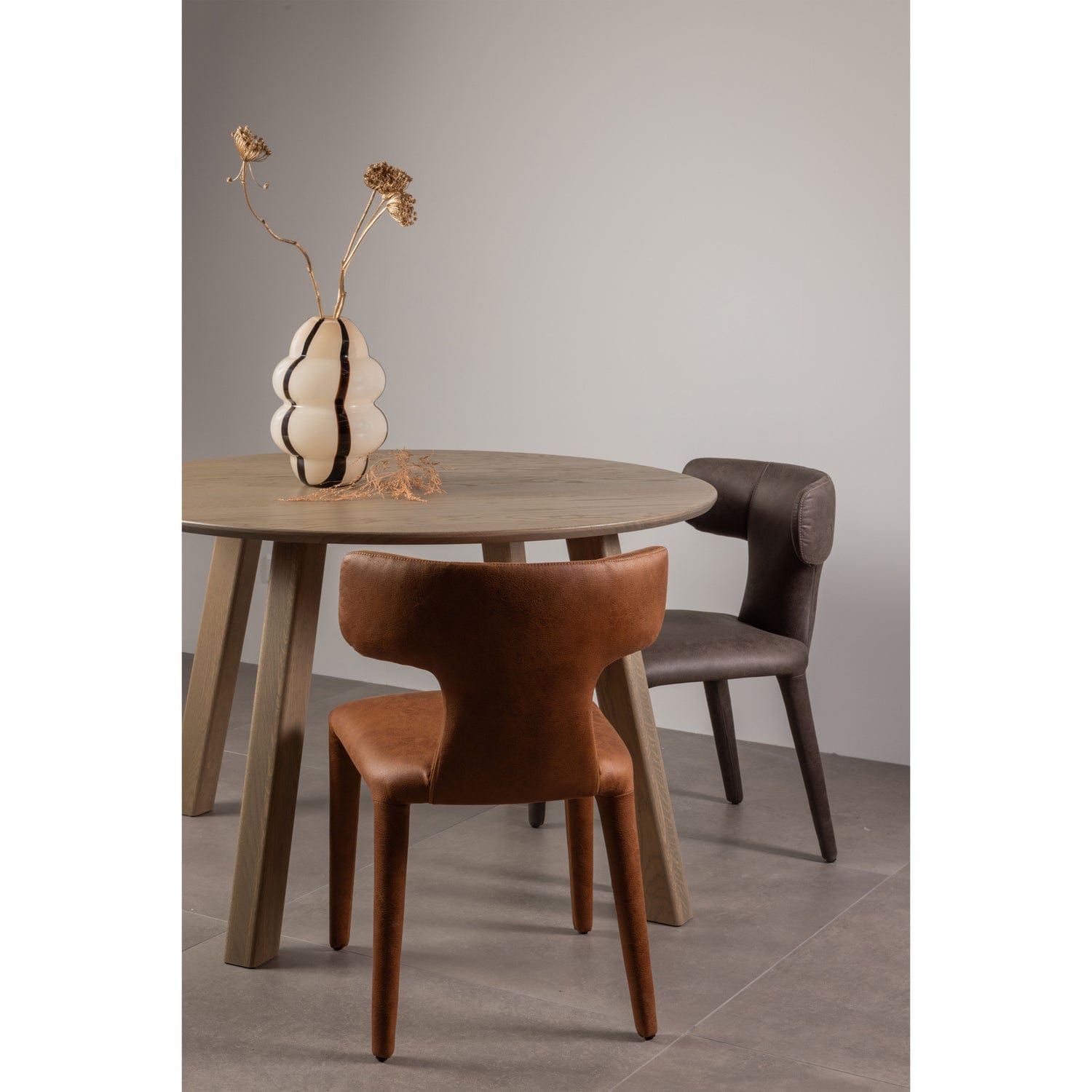 Chaise design en tissu aspect cuir - Permit