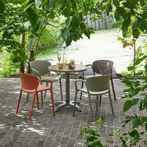 Lot de 2 chaises de jardin empilable en résine prune - Bent