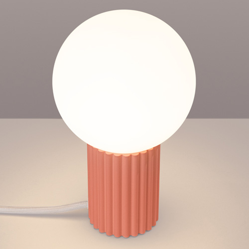 Lampe à poser en aluminium cannelé pêche - Halo