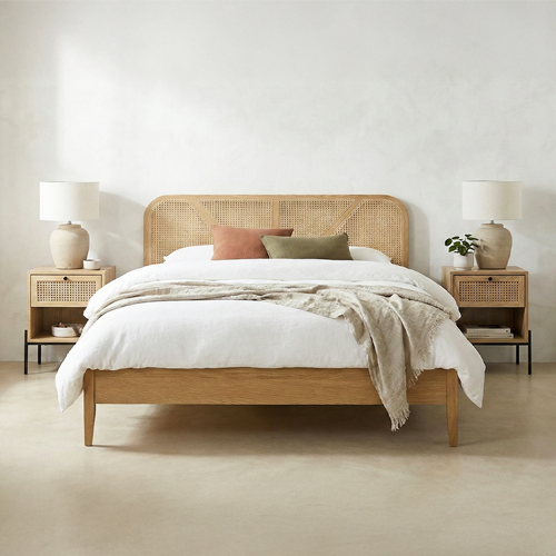 Ensemble Lit adulte 140x190 cm en bois avec tête de lit en bois massif et cannage Leonie + lot de 2 chevets Iris