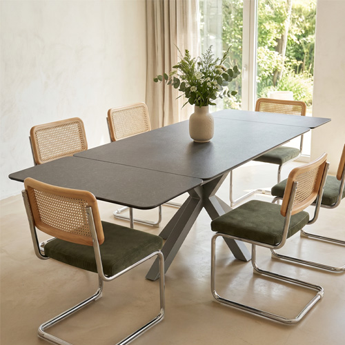 Table à manger rectangulaire extensible 8/10 pers. en céramique gris anthracite et piètement noir 180/260x100 cm - Stromboli
