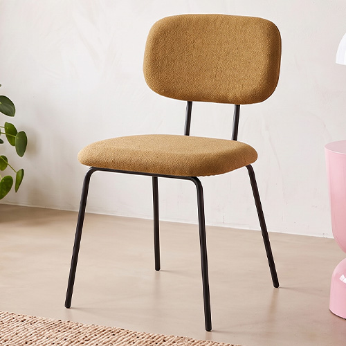 Lot de 4 chaises en tissu chenille camel et piètement noir - Lucie