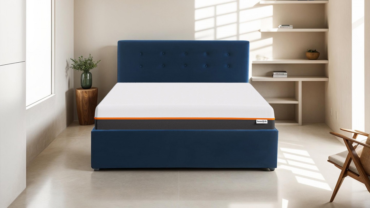 Ensemble lit coffre 140x190 en velours bleu foncé Tina + Matelas mousse gel à mémoire de forme, double confort - Dual Confort