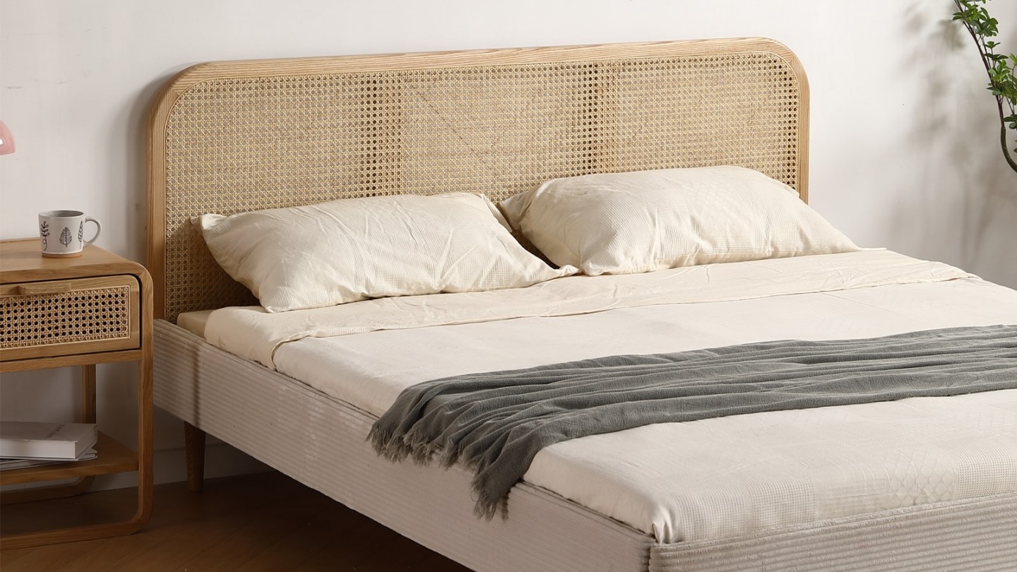 Lit adulte 140x190 cm en velours côtelé beige avec tête de lit en cannage - Dalia