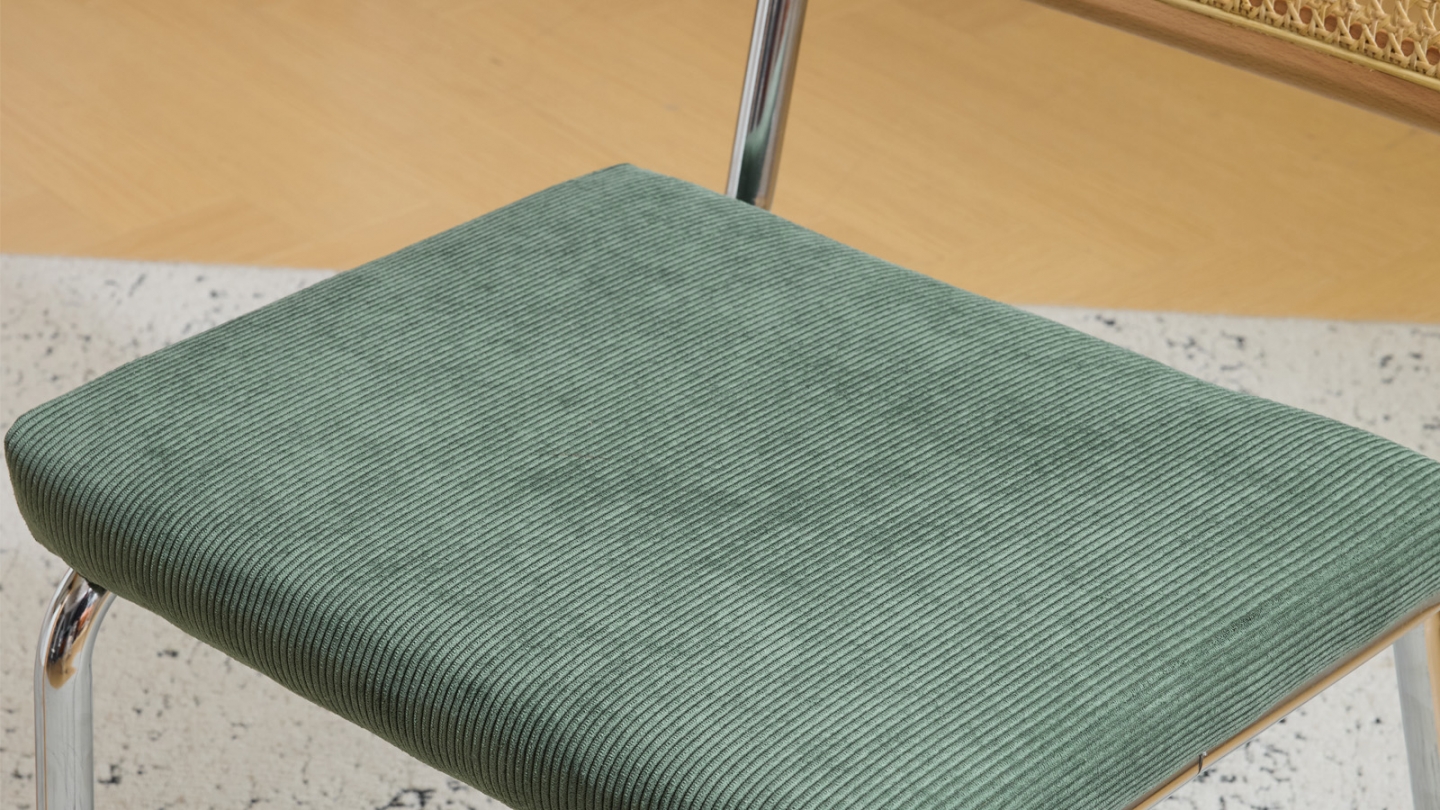 Lot de 2 chaises en acier chromé, cannage naturel et velours côtelé vert - Paula