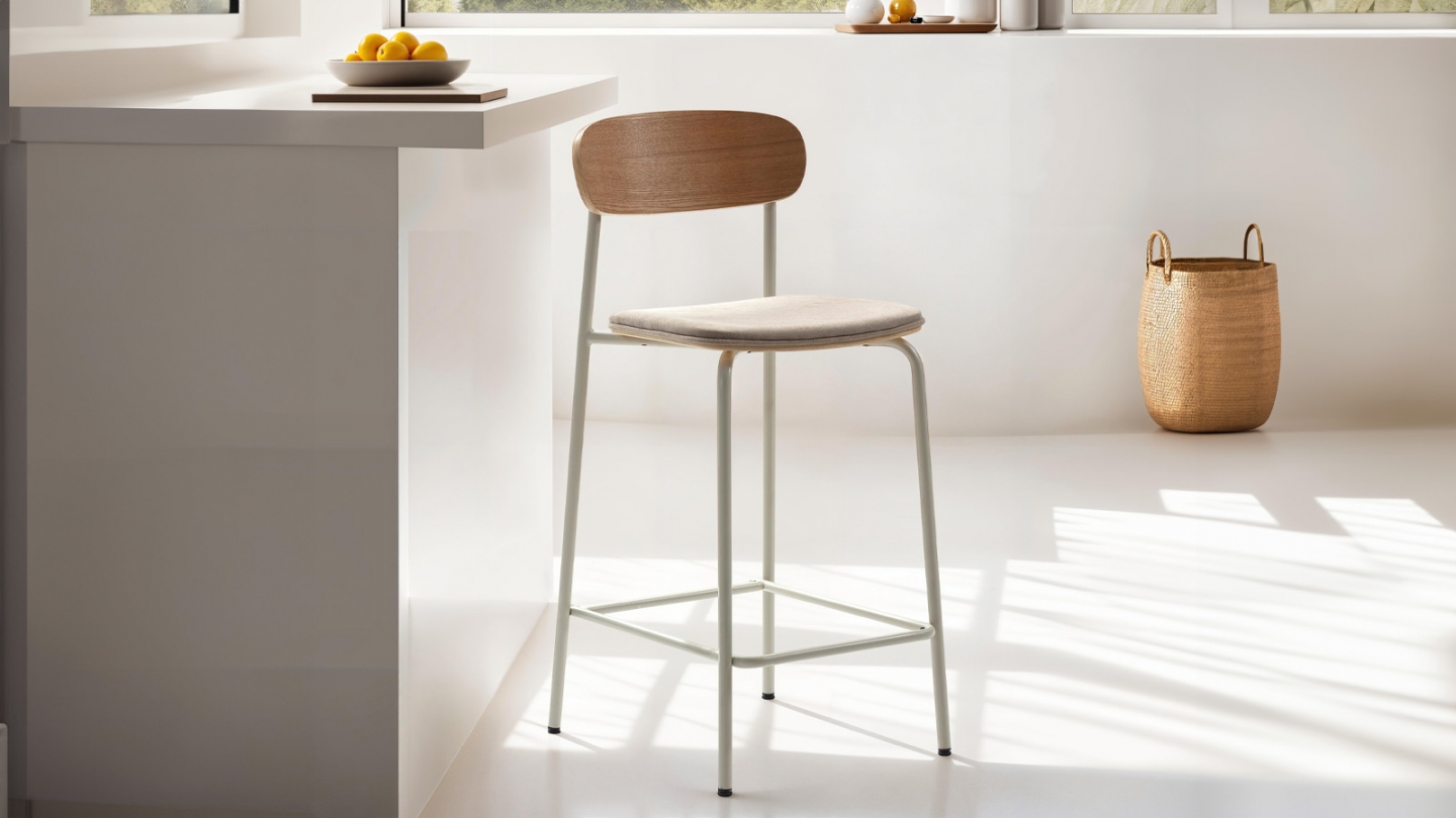 Lot de 2 tabourets de bar en tissu beige et effet bois - Svala