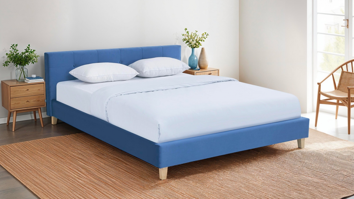 Lit adulte 140x190 cm avec tête de lit capitonnée en velours bleu - Milo