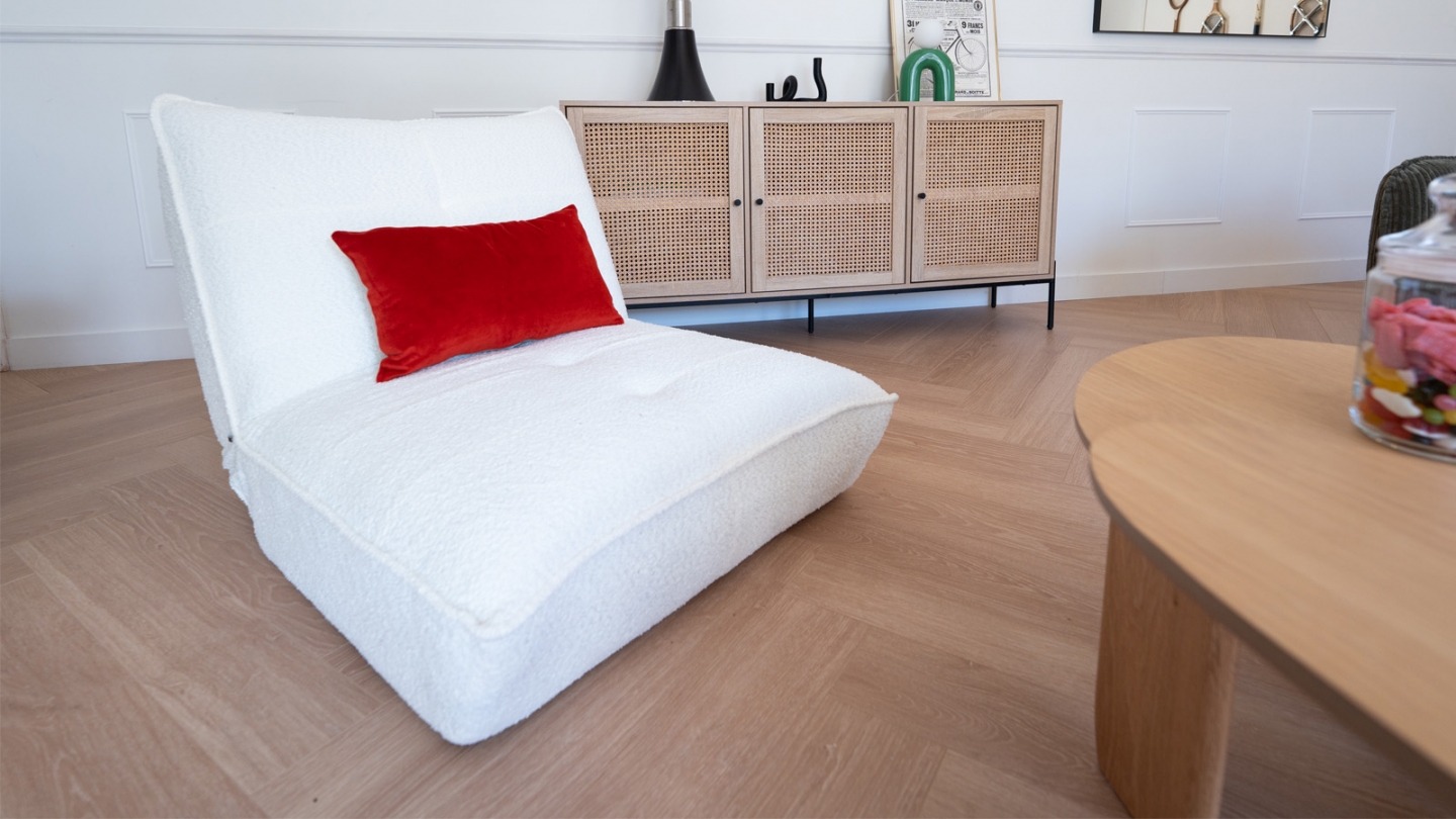 Fauteuil lounge en tissu bouclé beige - Matis