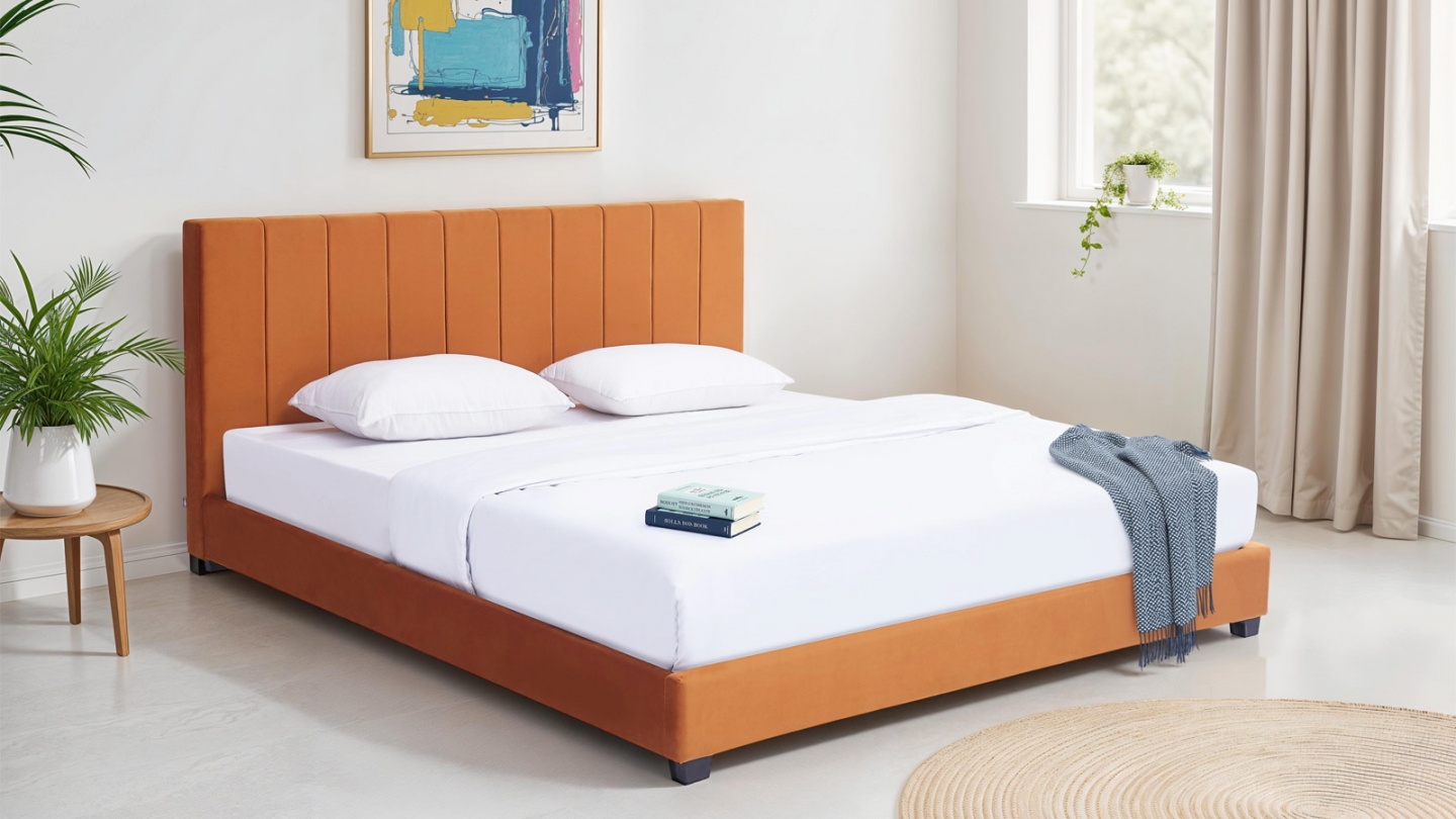 Lit adulte 140x190 cm avec tête de lit capitonnée en velours terracotta - William