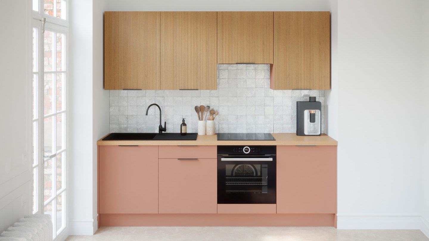 Ensemble de 8 meubles de cuisine - L. 245 cm - abricot et chêne clair cannelé - Luzia Signature
