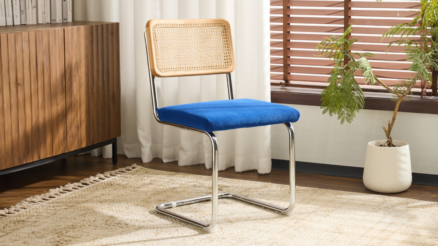 Lot de 2 chaises en cannage velours côtelé bleu électrique et métal chromé - Muse