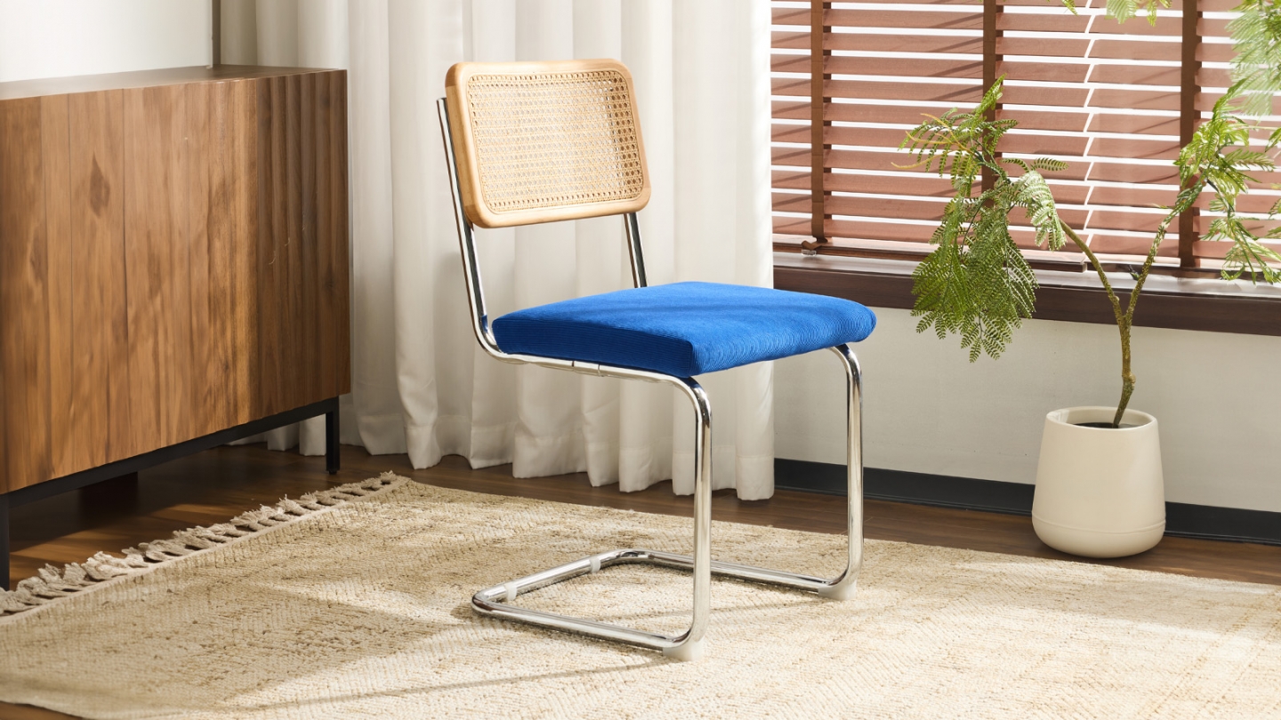 Lot de 2 chaises en cannage velours côtelé bleu électrique et métal chromé - Muse