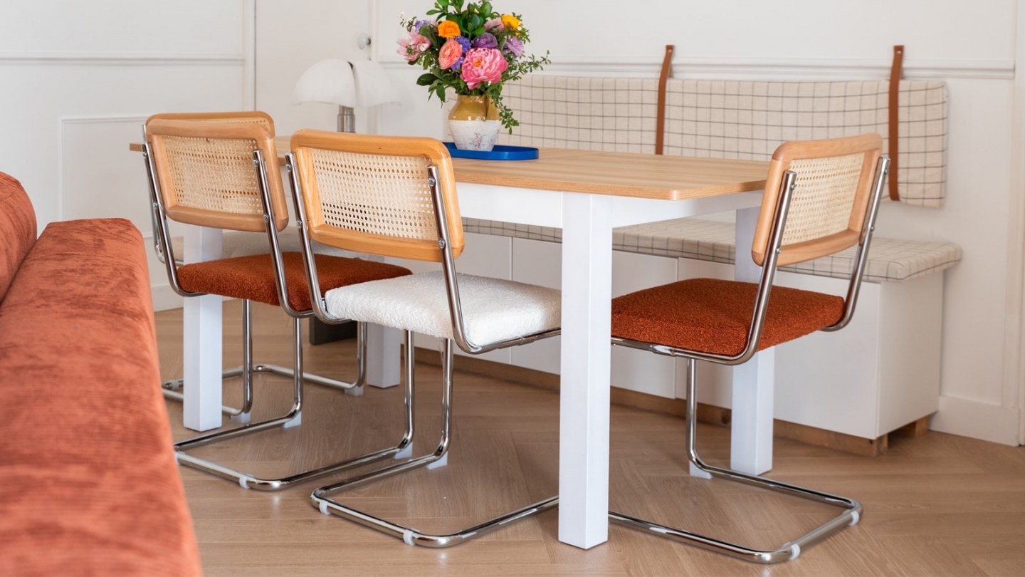 Table à manger extensible effet bois, piètement blanc 140/180 cm - Lexi