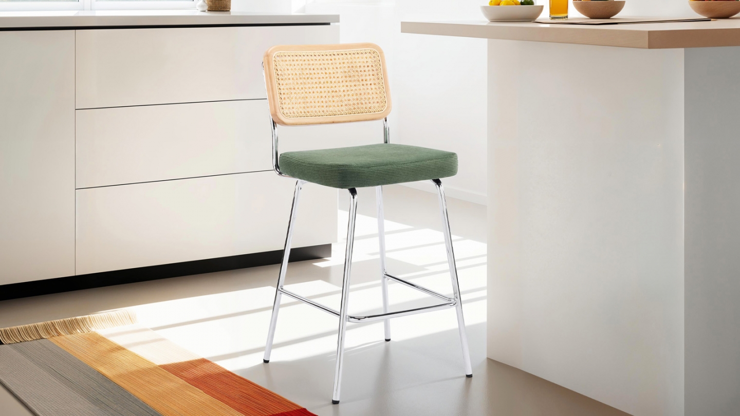 Lot de 2 chaises de bar en cannage et velours côtelé vert kaki, piètement chromé - Muse