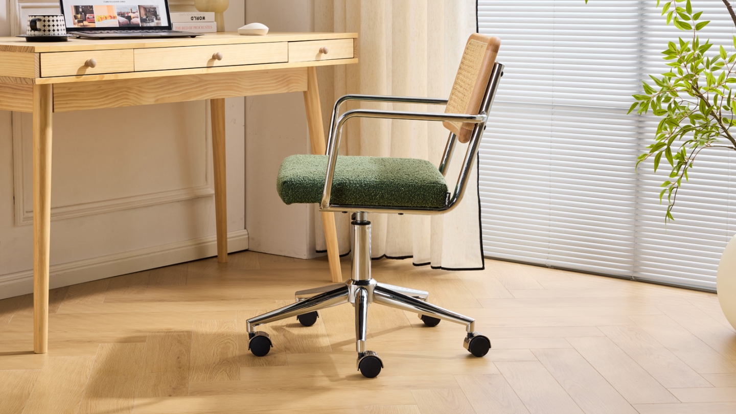 Fauteuil de bureau pivotant et réglable en hauteur en tissu bouclé vert et cannage - Julian