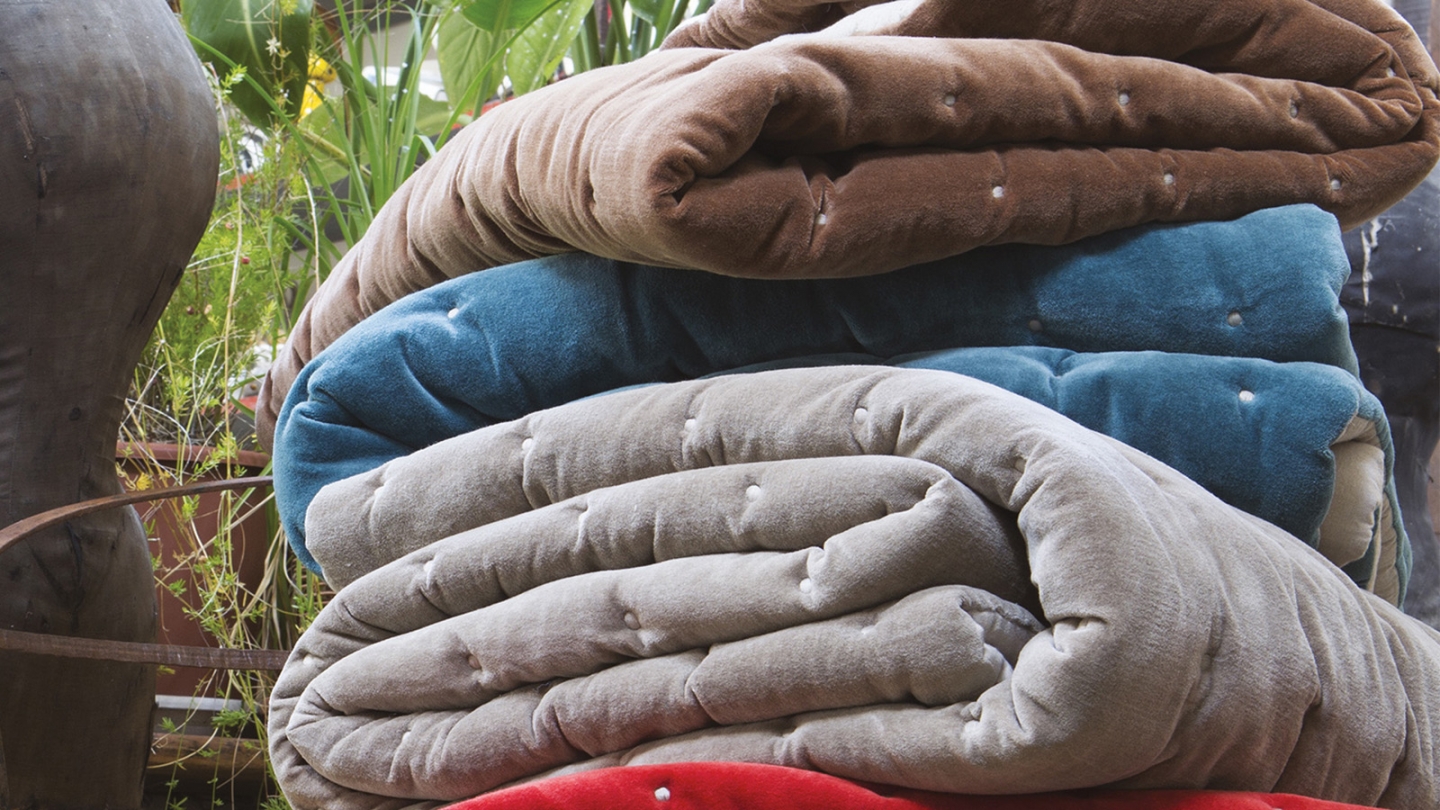 Chemin de lit en velours uni Beige 90 x 240 cm - Elise Chemin de lit en velours uni Beige 90 x 240 cm - Elise