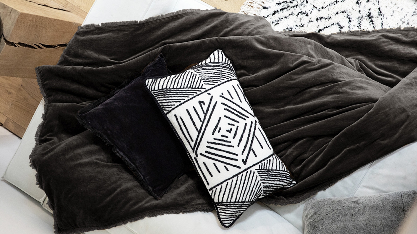 Jeté de lit en velours Gris 260 x 260 cm - Fara Jeté de lit en velours Gris 260 x 260 cm - Fara