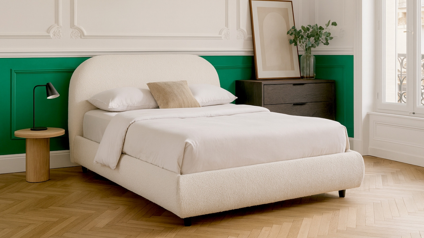 Lit adulte 160x200 cm avec sommier et tête de lit matelassée en tissu bouclé beige - Maddie