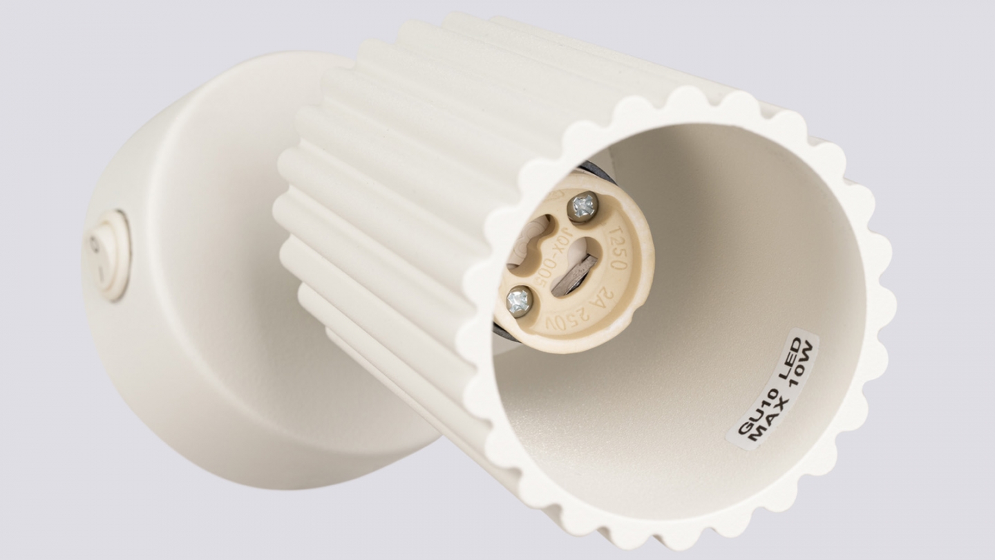 Applique en aluminium cannelé beige avec interrupteur - Karbon