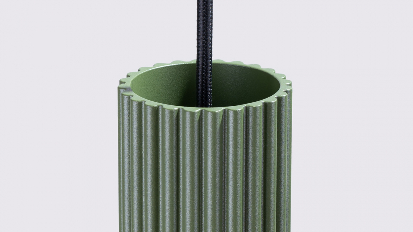 Suspension en aluminium cannelé vert olive - Karbon
