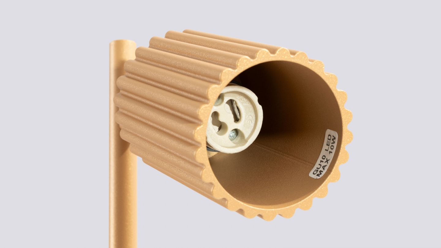 Lampe à poser en aluminium cannelé or - Karbon Lampe à poser en aluminium cannelé or - Karbon