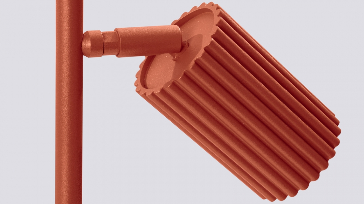 Lampe à poser en aluminium cannelé terracotta - Karbon Lampe à poser en aluminium cannelé terracotta - Karbon