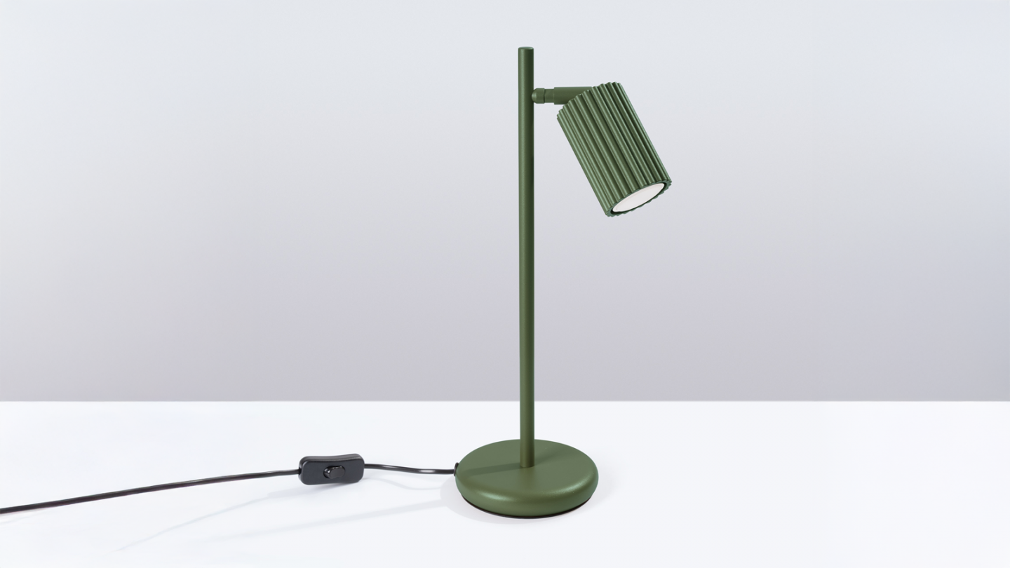 Lampe à poser en aluminium cannelé vert olive - Karbon Lampe à poser en aluminium cannelé vert olive - Karbon
