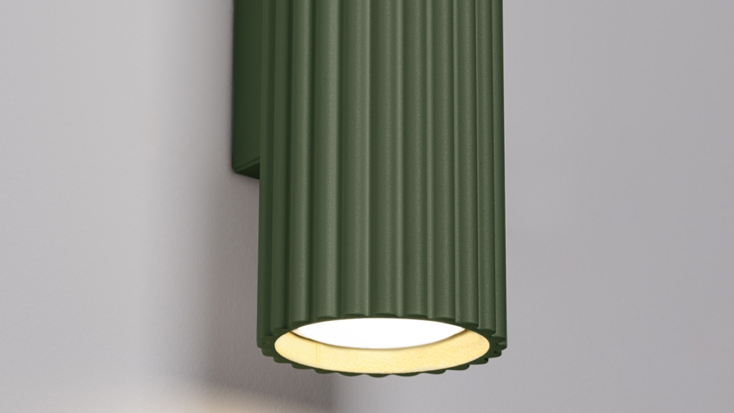 Applique en aluminium cannelé 30 cm vert olive - Karbon