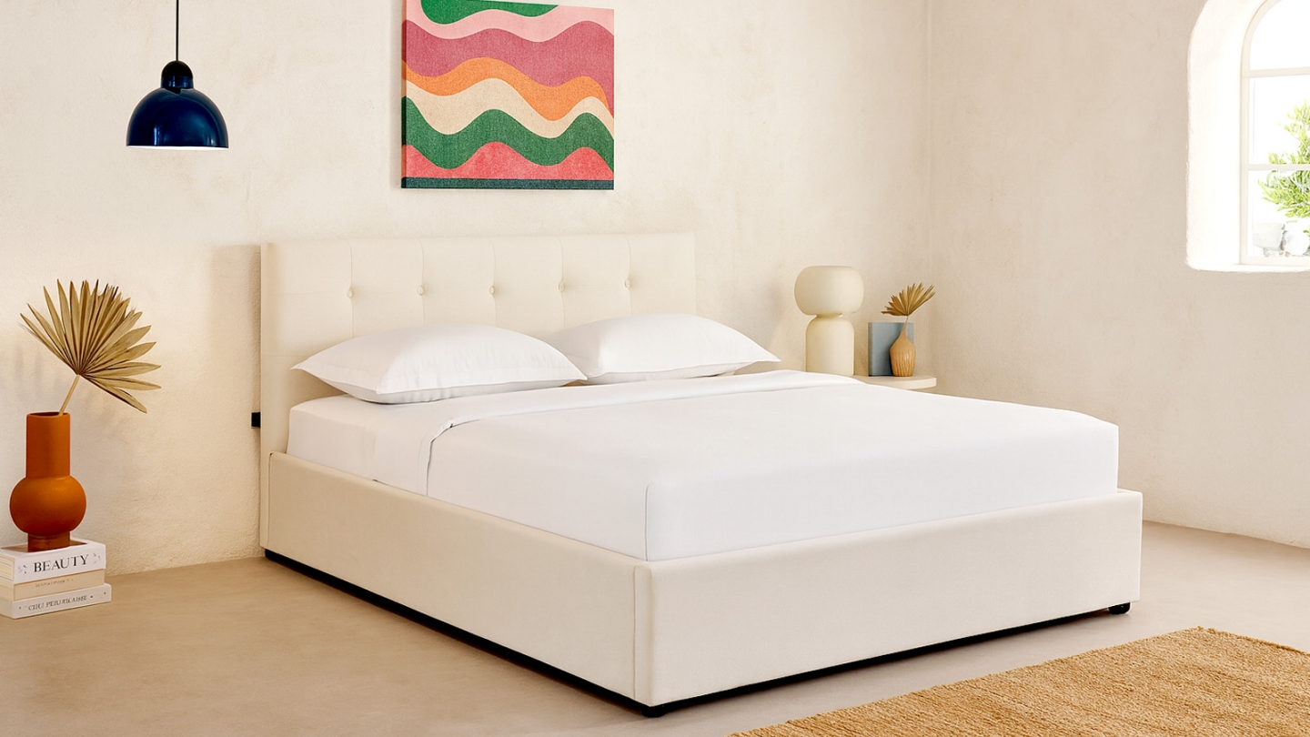 Lit coffre adulte 160x200 cm avec tête de lit capitonnée en velours beige et sommier - Tina Lit coffre adulte 160x200 cm avec tête de lit capitonnée en velours beige et sommier - Tina