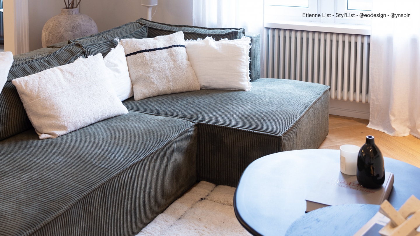 Canapé d'angle à droite convertible 3 places avec coffre de rangement en velours côtelé vert kaki - Barani Canapé d'angle à droite convertible 3 places avec coffre de rangement en velours côtelé vert kaki - Barani