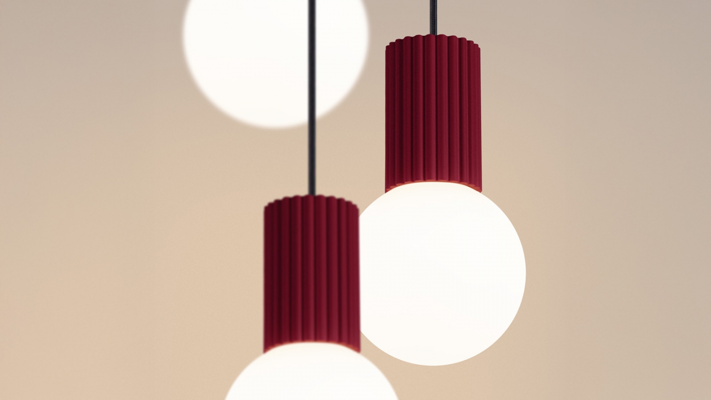 Suspension en aluminium cannelé 3 ampoules bordeaux - Halo