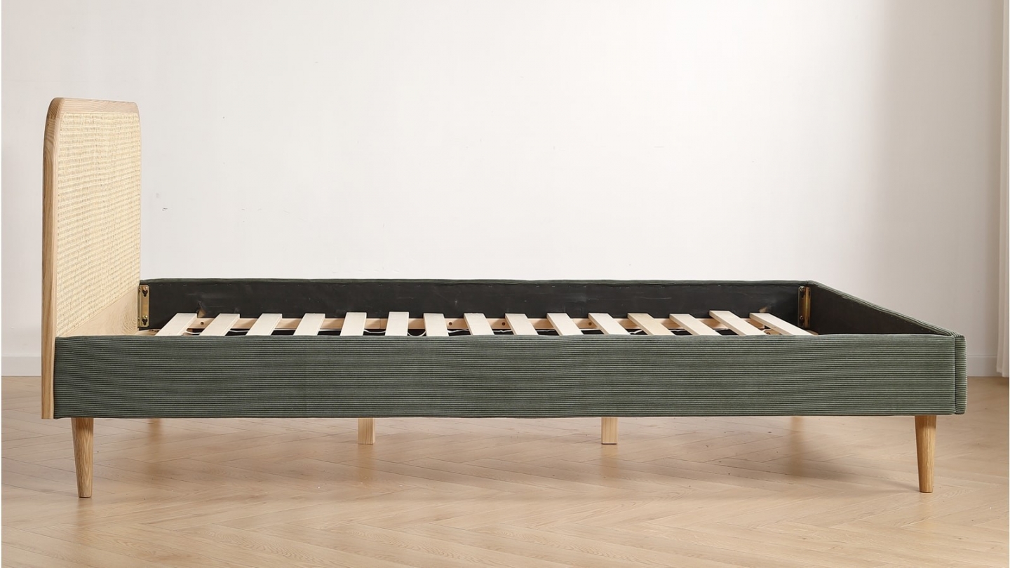 Ensemble Lit adulte 180x200 cm en velours côtelé vert kaki avec tête de lit en cannage Dalia + lot de 2 chevets Bali Ensemble Lit adulte 180x200 cm en velours côtelé vert kaki avec tête de lit en cannage Dalia + lot de 2 chevets Bali