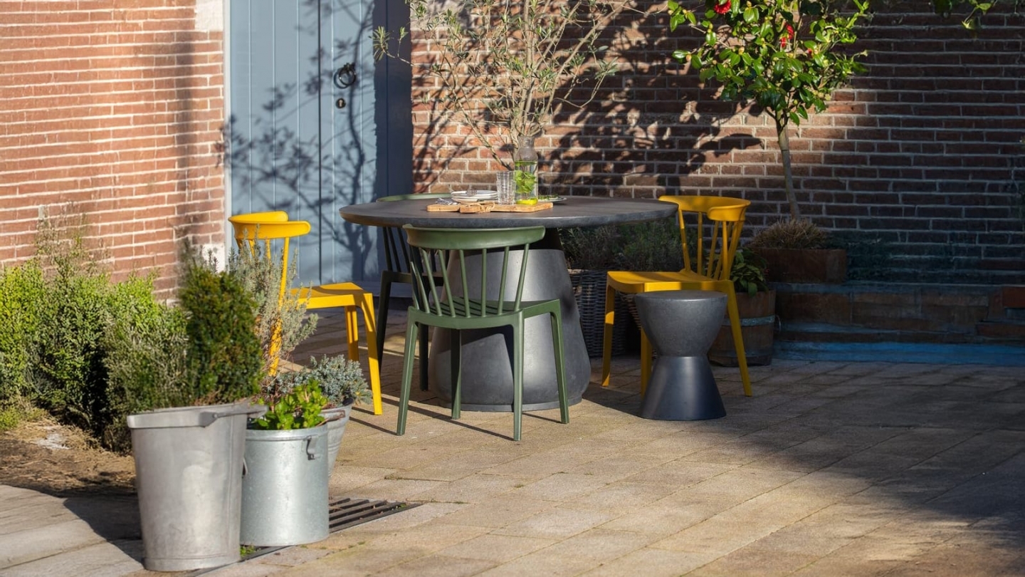 Tabouret design sablier en fibre de terre cuite aspect béton - Dover Tabouret design sablier en fibre de terre cuite aspect béton - Dover