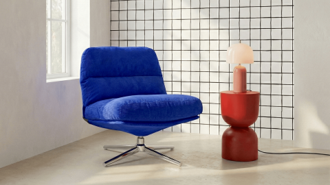 Fauteuil pivotant en velours côtelé bleu électrique et piètement chromé - Julia