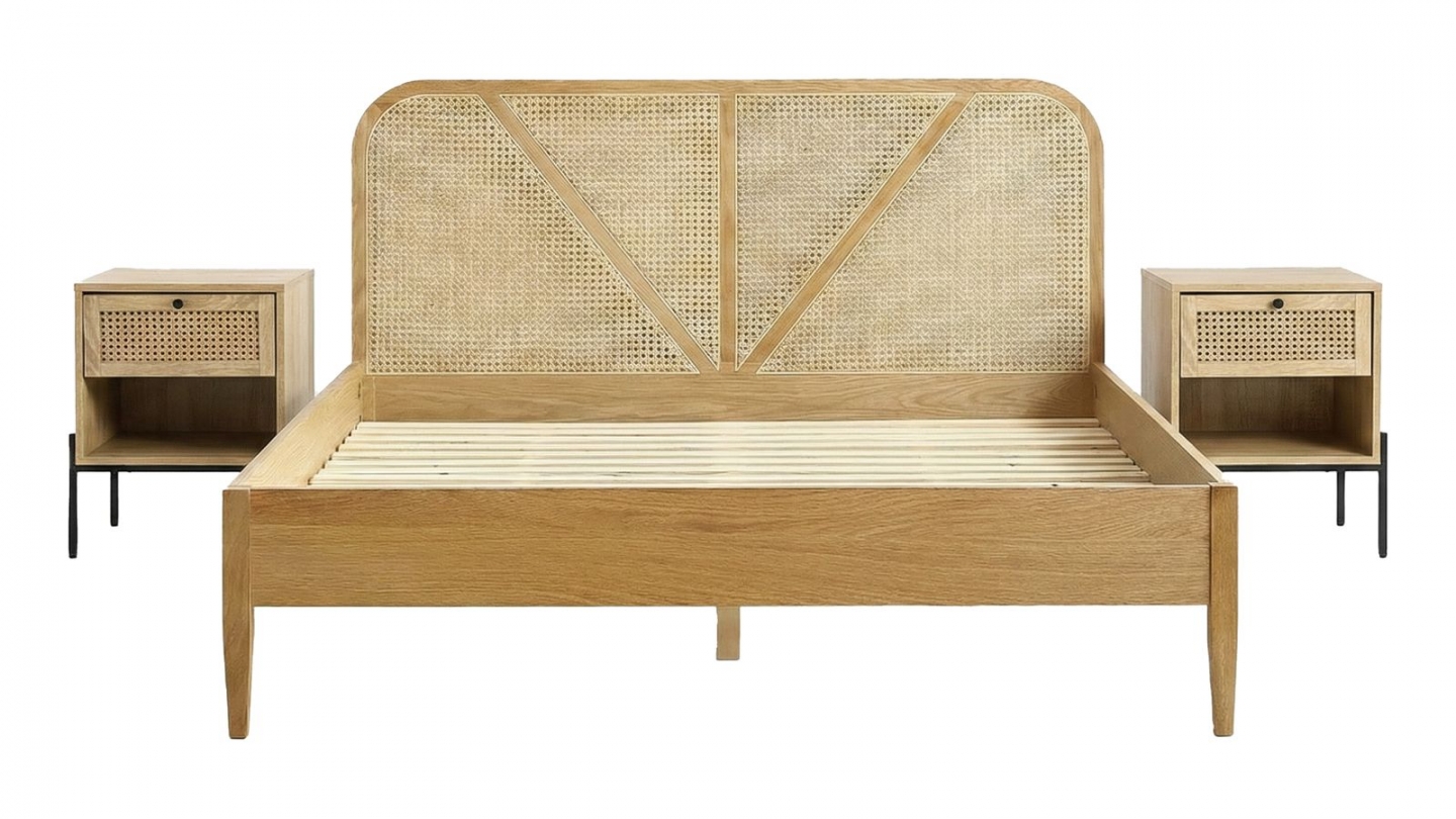 Ensemble Lit adulte 180x200 cm en bois avec tête de lit en bois massif et cannage Leonie + lot de 2 chevets Iris Ensemble Lit adulte 180x200 cm en bois avec tête de lit en bois massif et cannage Leonie + lot de 2 chevets Iris