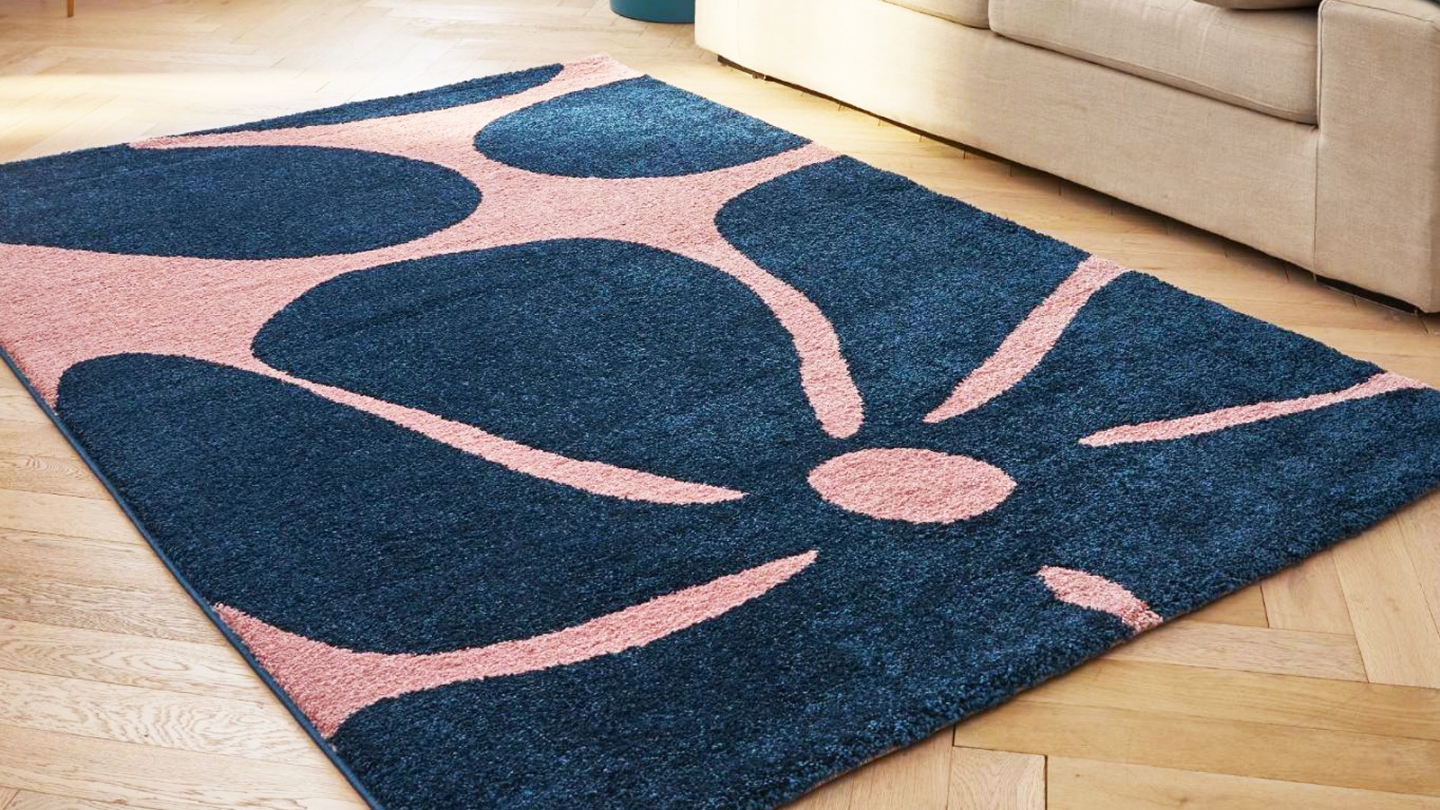 Tapis rétro style année 70 à fleurs bleu 120x160 cm - Bloom Blue Tapis rétro style année 70 à fleurs bleu 120x160 cm - Bloom Blue