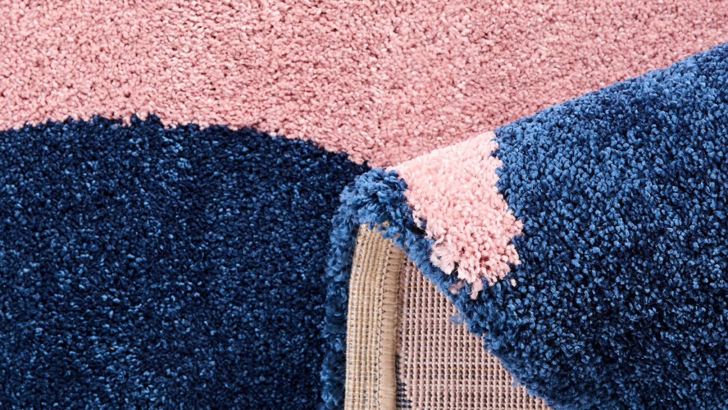 Tapis rétro style année 70 à fleurs bleu 120x160 cm - Bloom Blue Tapis rétro style année 70 à fleurs bleu 120x160 cm - Bloom Blue