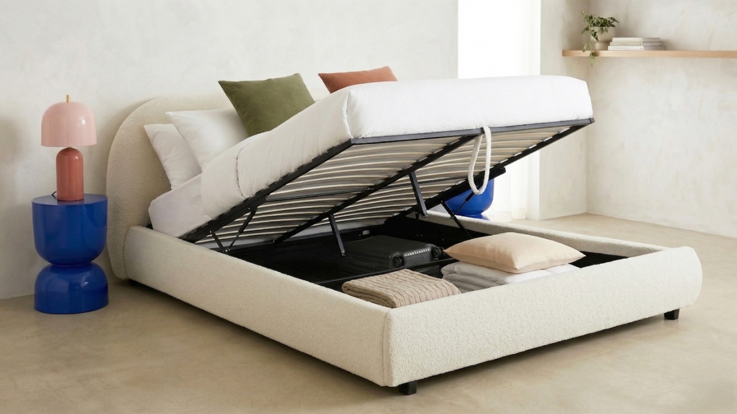 Lit coffre 180x200 cm avec tête de lit matelassée en tissu bouclé beige - Madisson Lit coffre 180x200 cm avec tête de lit matelassée en tissu bouclé beige - Madisson