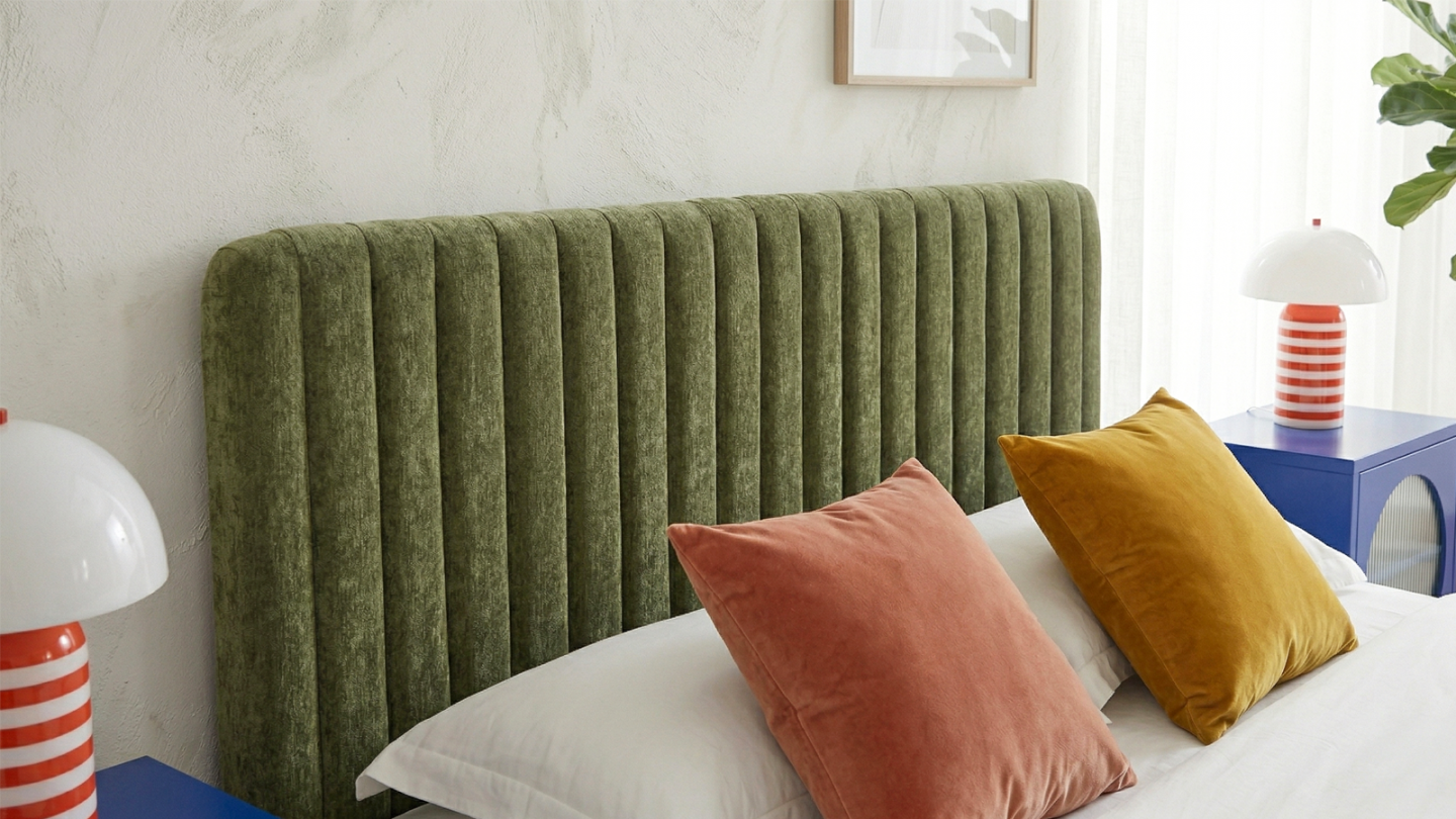 Lit coffre adulte 140x190 cm avec tête de lit capitonnée en tissu chenille vert kaki - Alto Lit coffre adulte 140x190 cm avec tête de lit capitonnée en tissu chenille vert kaki - Alto