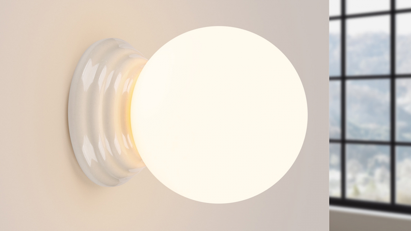 Applique murale en céramique blanche et globe en verre - Zori Applique murale en céramique blanche et globe en verre - Zori