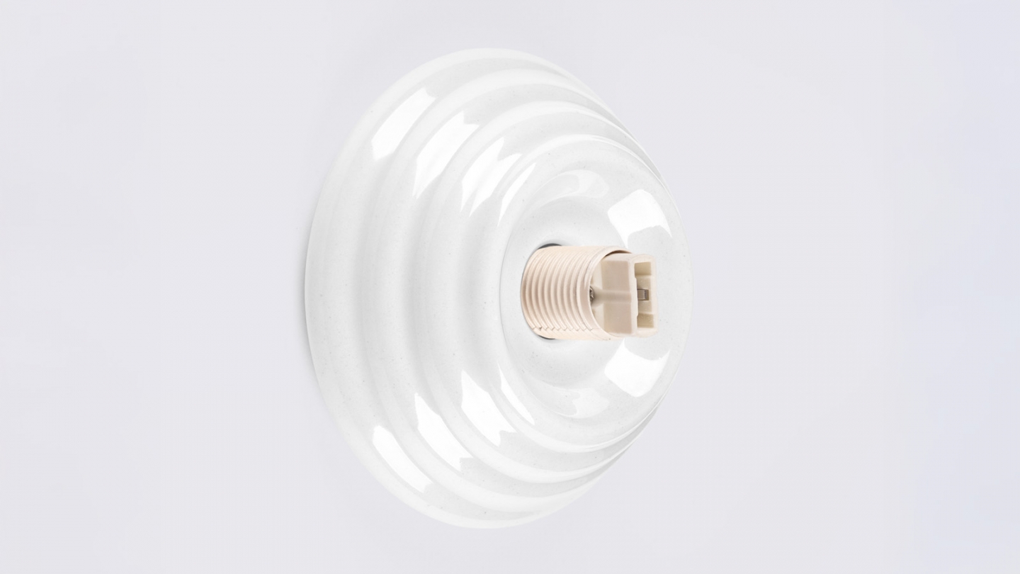 Applique murale en céramique blanche et globe en verre - Zori Applique murale en céramique blanche et globe en verre - Zori