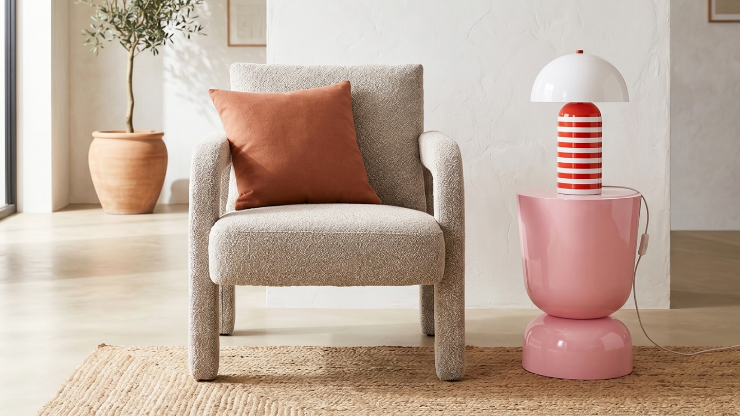 Fauteuil en bois et tissu bouclé taupe - Niko Fauteuil en bois et tissu bouclé taupe - Niko