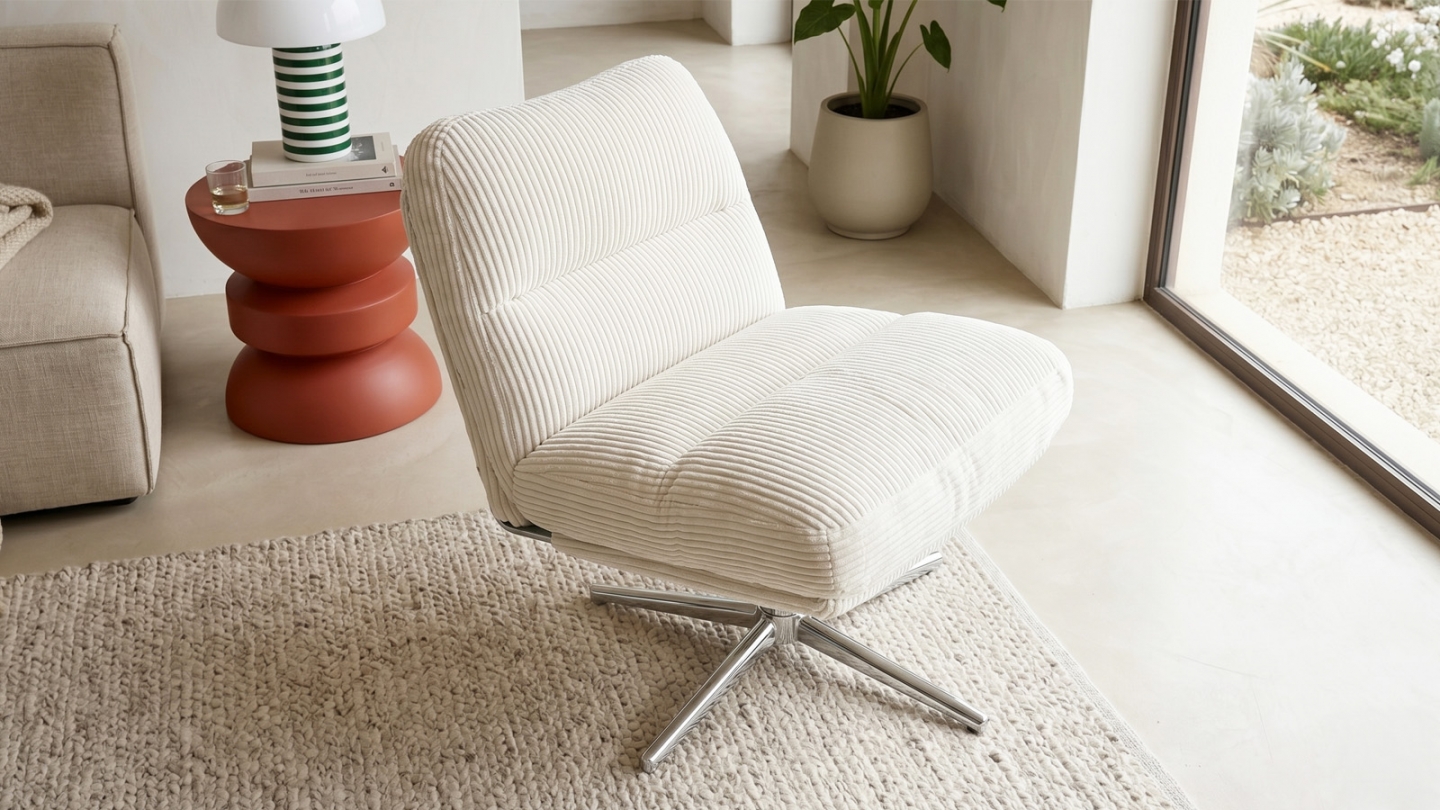 Fauteuil pivotant en velours cotelé beige et piètement chromé - Julia Fauteuil pivotant en velours cotelé beige et piètement chromé - Julia