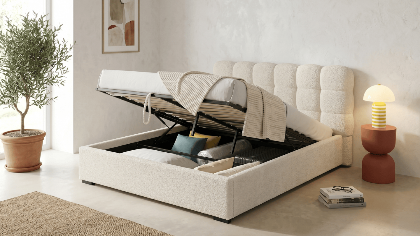 Lit coffre adulte 140x190 cm avec sommier et tête de lit capitonnée en tissu bouclé beige - Lola Lit coffre adulte 140x190 cm avec sommier et tête de lit capitonnée en tissu bouclé beige - Lola