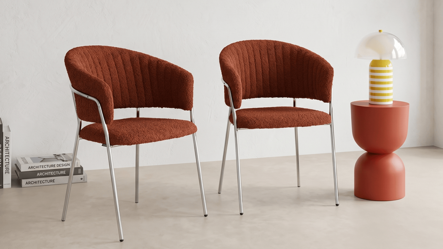 Lot de 2 chaises en tissu bouclé rouille et piètement chromé - Isya Lot de 2 chaises en tissu bouclé rouille et piètement chromé - Isya