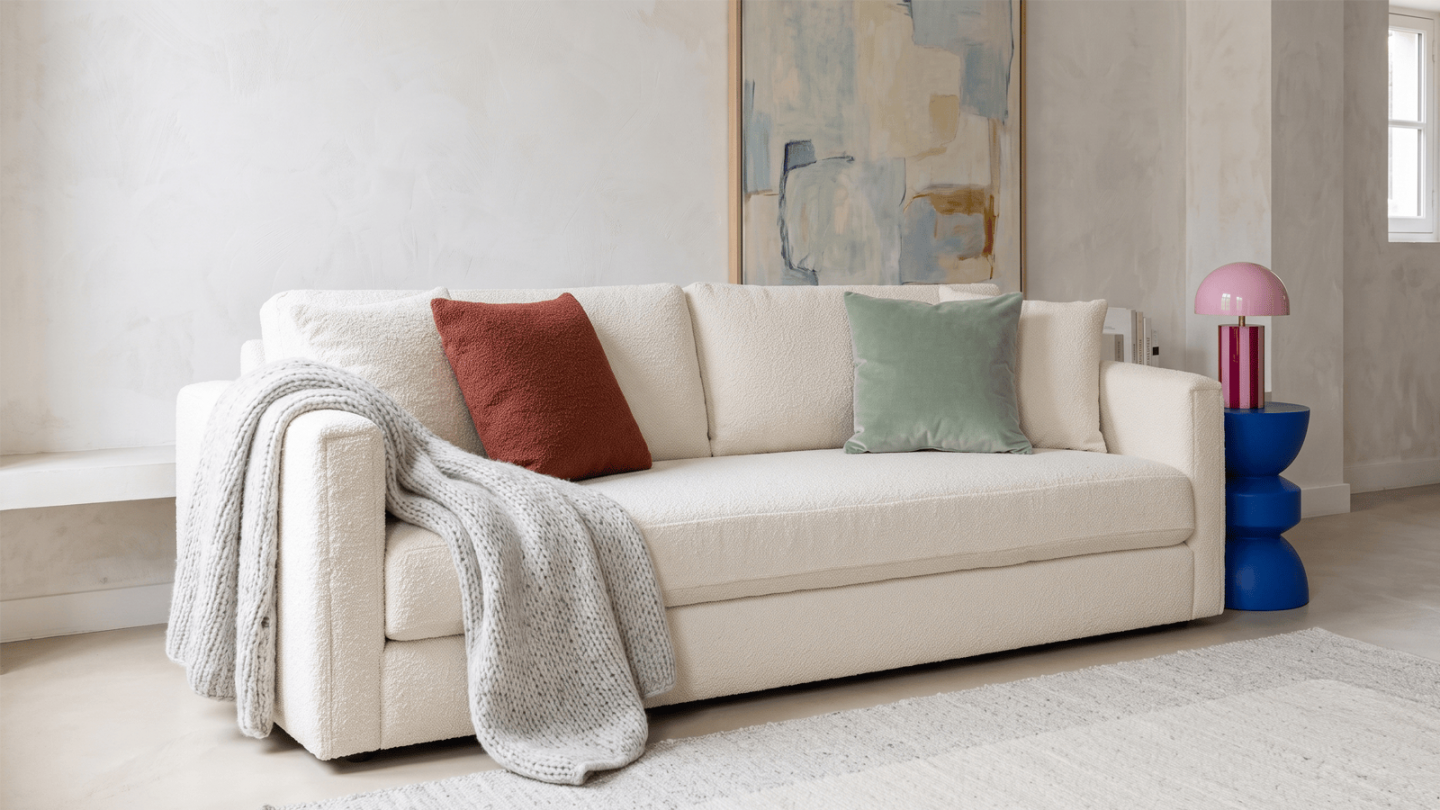 Canapé 3 places avec 4 coussins déco en tissu bouclette beige clair - Collection Denver Canapé 3 places avec 4 coussins déco en tissu bouclette beige clair - Collection Denver